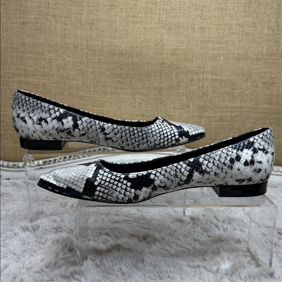 Calvin Klein | Women's Emerin, Size 7.5 - Picture 2 of 14